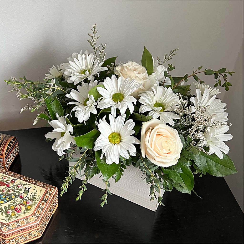 Fresh Linen Box Bouquet –  Bella Fiore, Clermont FL